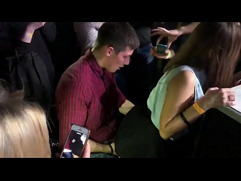 ❤️ Seks nyata di klub malam Rusia. Gadis Rusia berusia 18 tahun di anus dan vagina bercinta di klub malam ❤️❌ Video sialan pada kami id.slowheat.top ❤